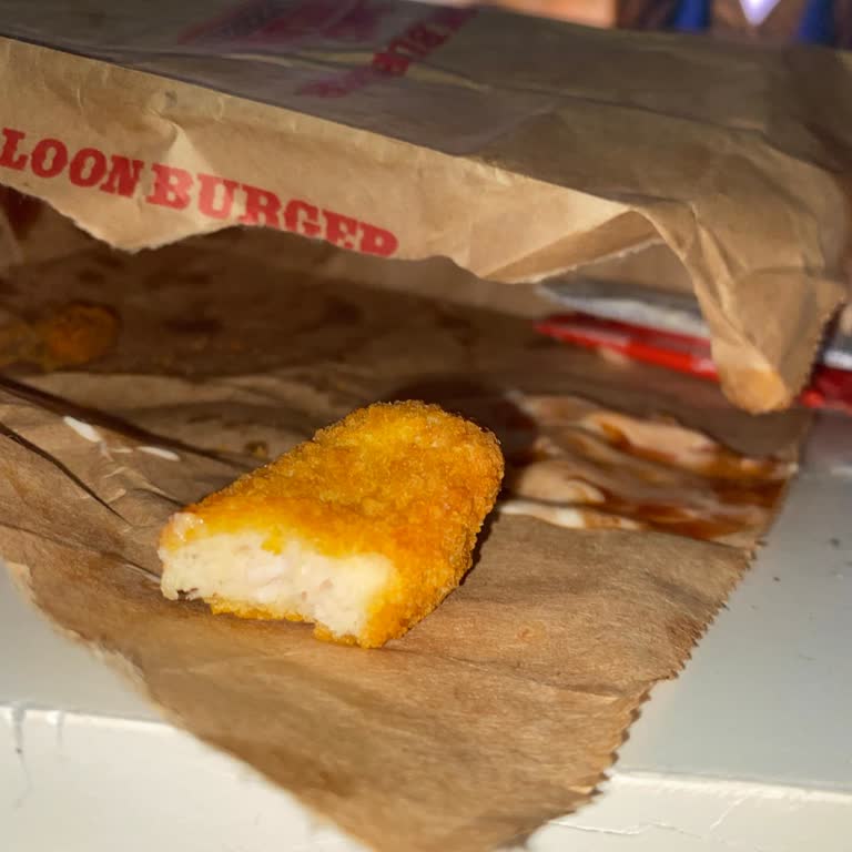 Saloon Burger'den Gelen Siparişte Isırılmış Nugget Ve Eksik Patates