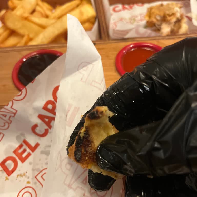 Yanmış Ekmek, Peynir Eksikliği Ve Bayat Patates Şikayeti