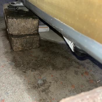 Dış Ünitenin Duvara Monte Edilmemesi Ve Tahliye Sorunu İç Mekânda Su Birikintisine Yol Açıyor
