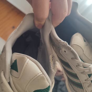 FLO Ve Sporthink Sorumluluk Reddi: Adidas Ayakkabının 6 Ayda Kullanılamaz Hale Gelmesi