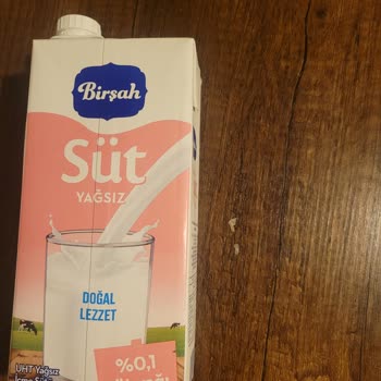 Birşah Yağsız Sütünün İçinde Şeffaf Yabancı Madde Ortaya Çıktı, Firma Geri Dönüş Vermedi