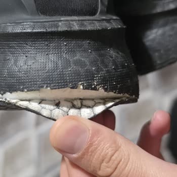 Adidas Ultraboost 5 Kısa Sürede Yırtıldı, Ücret İadesi Talebi