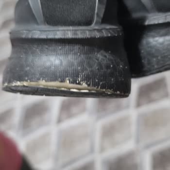Adidas Ultraboost 5 Kısa Sürede Yırtıldı, Ücret İadesi Talebi