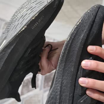 Adidas Ultraboost 5 Kısa Sürede Yırtıldı, Ücret İadesi Talebi