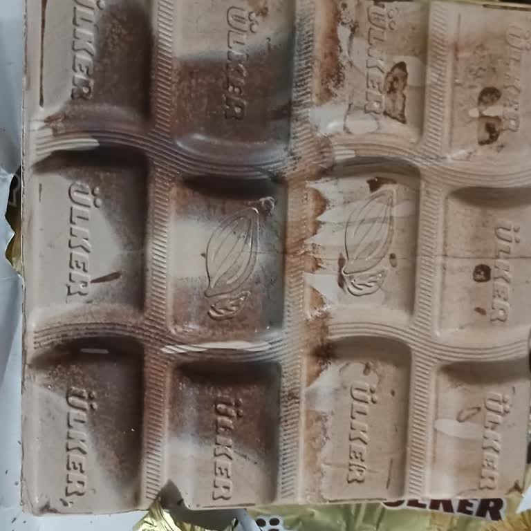 Ülker Sütlü Çikolata Bozuk Çıktı, Güvenim Sarsıldı