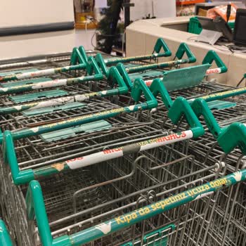 Migros Kütahya Sera AVM’de Alışveriş Arabalarının Hijyen Ve Bakım Sorunları