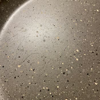 Granit Kaplamalı Tava Kısa Sürede Çizildi Ve Kaplaması Kalktı