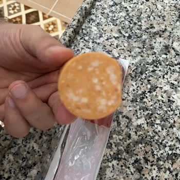 BİM Tombik Sucuk Görünümü Yanıltıcı, Beyaz Ve Sert Ürün Çıktı