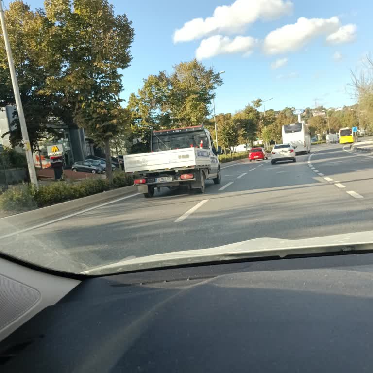 Zabıta Yetkisiz Araç Fotoğrafı Çekti Ve Trafik Görevi Üstlenmeye Çalıştı