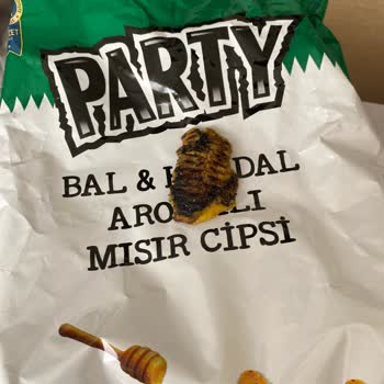 BİM Darıca Bağlarbaşı Mağazasındaki Party Cipsinde Küflenmiş Parçalar
