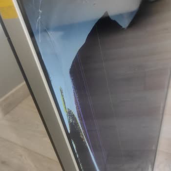 Ekranı Çatlak Gelen Philips Televizyon İçin Değişim Ve İade Talebi Cevapsız