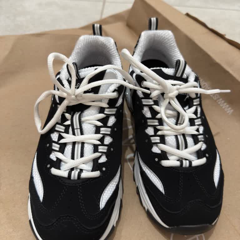 Skechers D'Lite Spor Ayakkabısında Şiddetli Yanma Ve Ağrı Nedeniyle İade Talebi