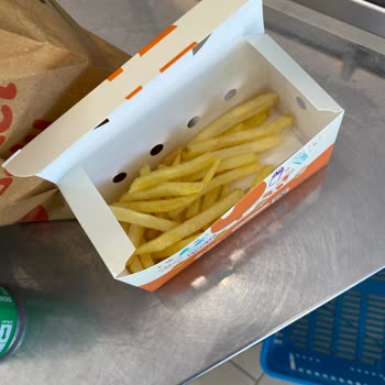 Popeyes Siparişinde Dondurulmuş Patates, Çiğ Hamburger Ve Teslimat Sorunu