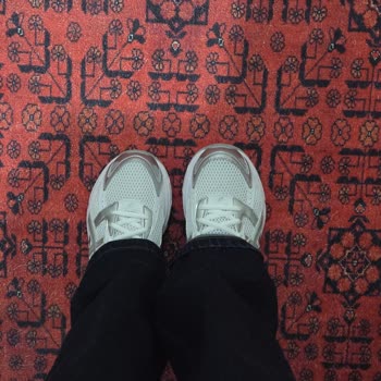 Asics Gel 1130 Ayakkabısında Sol Ve Sağ Tekler Arasındaki Şekil Farkı