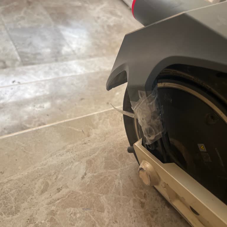 Tamir Sonrası Scooter Kırık Ve Kirli, Kutu Ve Şarj Cihazı Geri Dönmedi