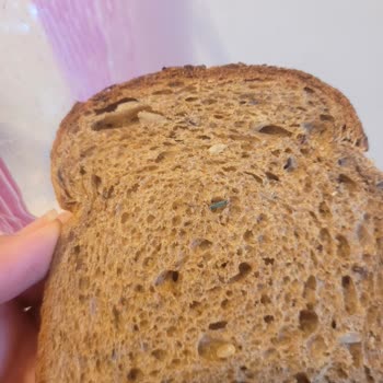 UNO Chia’lı Tam Buğday Ekmeğinde Plastik Görünümlü Yabancı Madde Ve Sağlık Endişesi