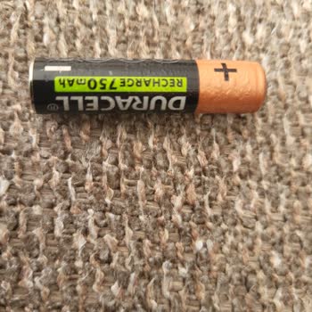 Duracell 750 Mah AAA Şarjlı Piller 5 Ay İçinde Şarj Tutmadı Ve Yüzeyinde Lekeler