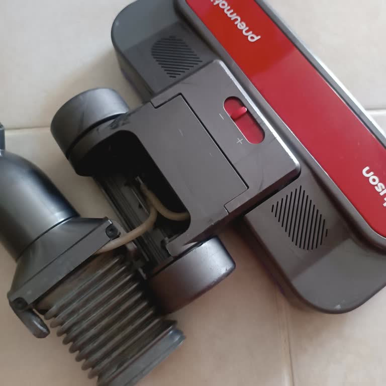 Dyson Süpürgenin Başlığı Az Kullanımda Kırıldı, Dayanıklılık Sorunu