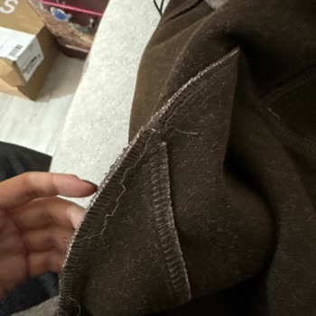 Lefties Dik Yaka Cekette Dikiş Hataları İçin Hızlı Değişim Talebi