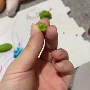 Faber Castell Oyun Hamurunda Keskin Kristal Parçası Çocuk Güvenliğini Tehlikeye Atıyor