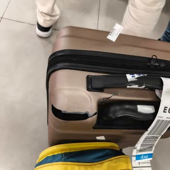 Hasarlı Valiz İçin Cevapsız Bekletilme Ve Çözüm Talebi