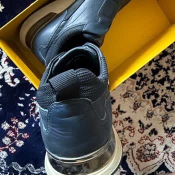 Üç Ayda Çift Yan Yırtılan Spor Ayakkabıda Üretim Kusuru
