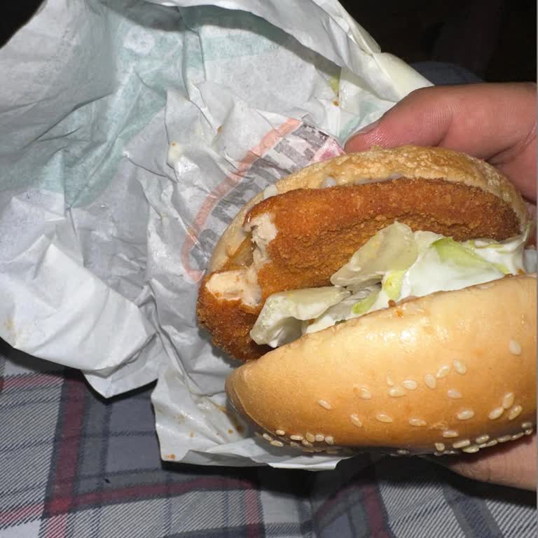 Eksik Menü Ve Yanlış Isırılmış Burger Tamamen Mağdur Oldum