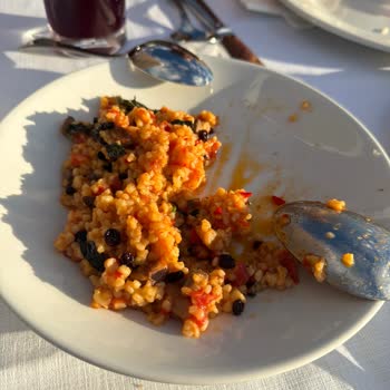 İstanbul Tersane Yedi Mehmet Restoran’da Soğuk Yemek Ve Düşük Servis Şikâyeti