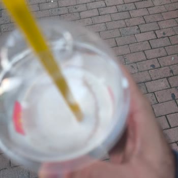 McDonalds Şubesinde Çikolatalı Milkshake Yerine Vanilyalı Verilmesi Ve Saygısız İletişim