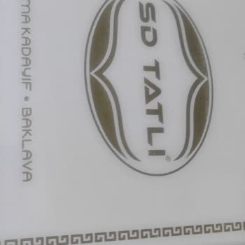 Satılan Baklava Çıtır Değil Ve Bayat, Taze Değil