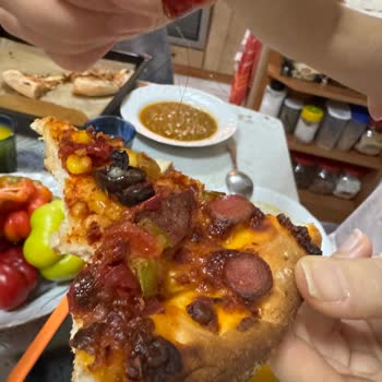 Pizza İçinde Saçlar Tespit Edildi, Gıda Hijyenine Uyarı