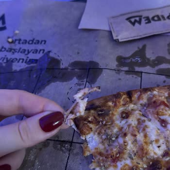 Cevahir AVM Pidem Şubesinde Tavuklu Pidede Çıkan Kemik Ve Yetersiz Tavuk İçeriği Sağlık Riski