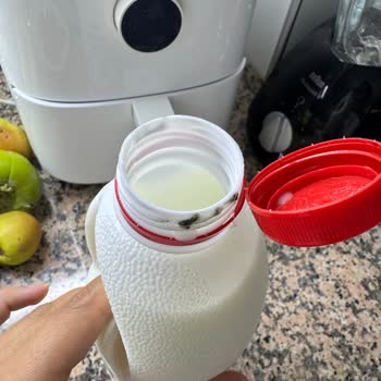 BİM Şubesinde Açılınca Küflü Ayran Bulundu