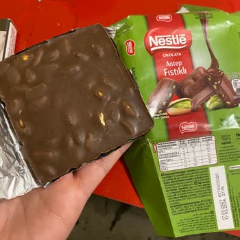 Nestle Antep Fıstıklı Çikolatada Kurt Tespiti Sağlık Ve Hijyen Endişesi