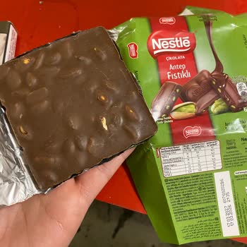 Nestle Antep Fıstıklı Çikolatada Kurt Tespiti Sağlık Ve Hijyen Endişesi