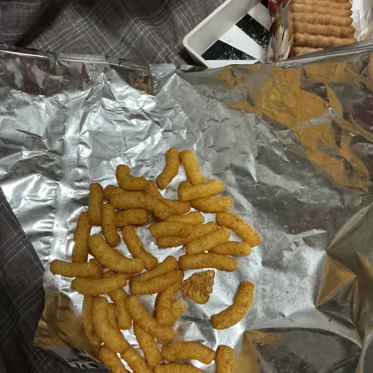 Ürün İçindeki Üçgen Cips Şaşkınlığı Ve Güven Endişesi