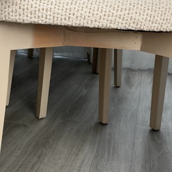 Geç Saatte Teslim Edilen Kırık Ve Yanlış Mobilyalar Ve Uzun Süreli Çözüm Ertelenmesi