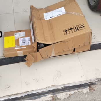 Akdeniz Sanayi Şubesinde Koli Hasarı Ve Personel Umursamazlığı