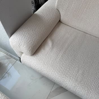 Koltuklarda İlk İki Gün İçinde Potlaşma Ve Mağazanın Çözüm Sunmaması
