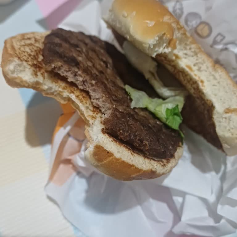 Burgerde Malzemeler Eksik, Sadece Köfte Gelen Sipariş