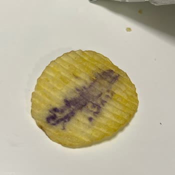 Ruffles Patates Cipsinde Mor Renkli Lekeli Cips Gıda Güvenliği Endişesi