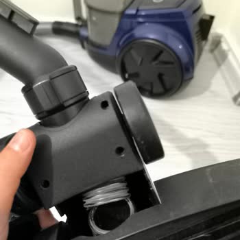 Samsung VC07R302 Elektrikli Süpürgede Hortum Yırtılması Ve Garanti Kapsamında Ücretsiz Değişim İsteği