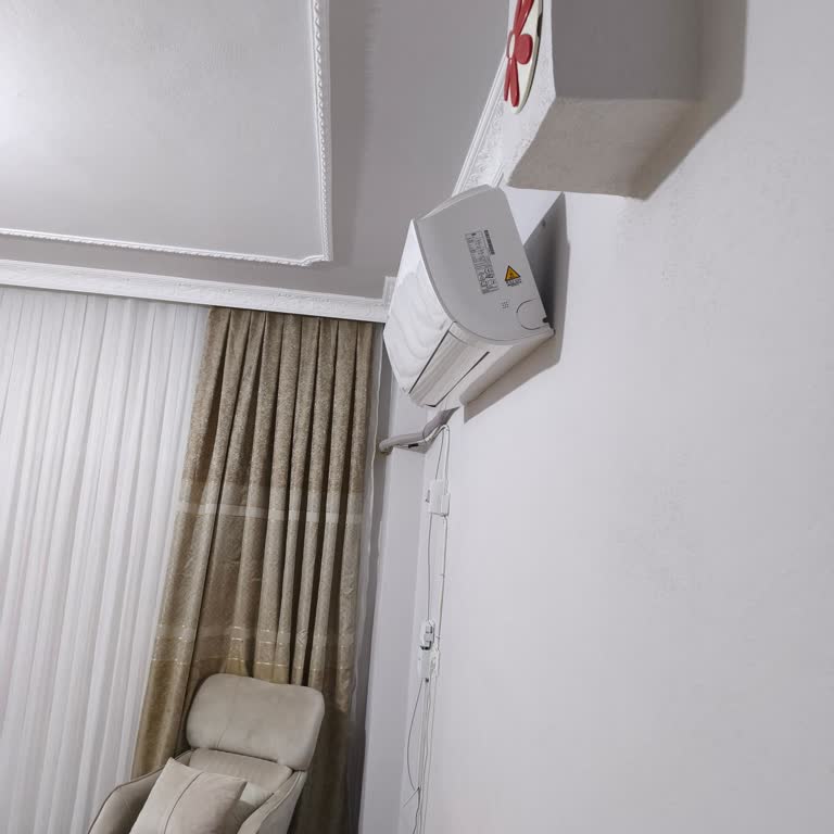 Beko Klimasının İç Ünitesi Duvara Bırakıldı, Güvenlik Riski Ve Acil Servis Talebi