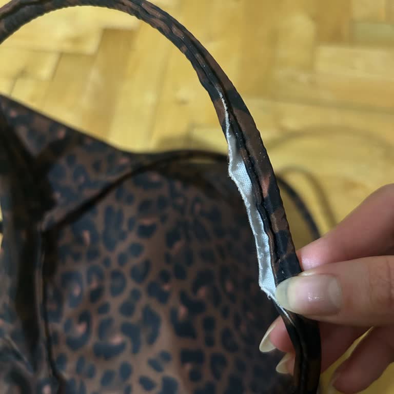 Stradivarius Çantası Sapı İlk Kullanımda Deforme Oldu