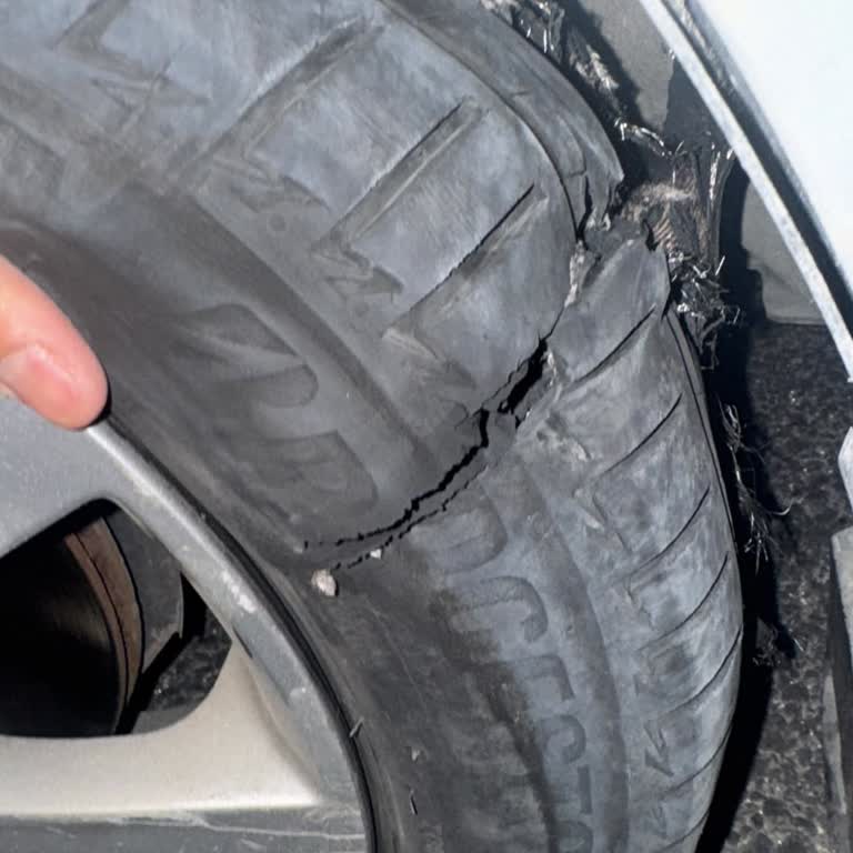 Bridgestone Turanza Lastiğinde Ani Yarılma, Güvenlik Riski Ve Garanti Talebi