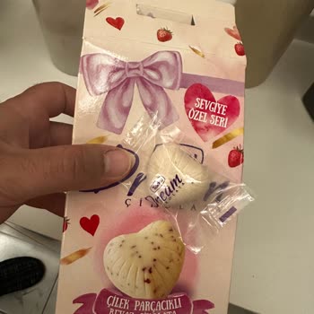 Torku Dream Çilek Parçacıklı Çikolata Sert Çıktı, Sağlık Endişesi Ve İade Talebi
