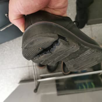 Derimod Ayakkabılarının Tabanları Erken Dağıldı Ve İade Talebim