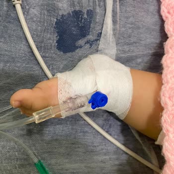 Bebekte Deneyimsiz Personelin Defalarca İğne Denemesi