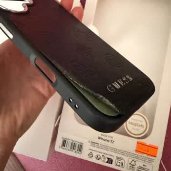 Guess Kılıfında Kalitesiz Yapıştırıcı Nedeniyle Hızlı Aşınma Ve Soyulma