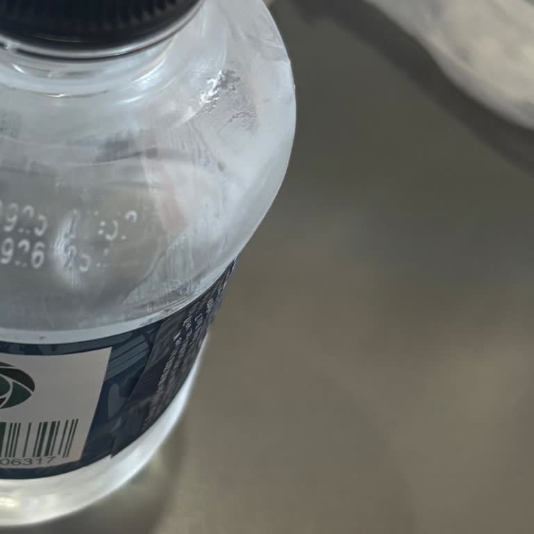 Eskişehir Metro Market’te Çocuğu Olan Aileyi Tehlikeye Atan Son Kullanma Tarihi Geçmiş Su